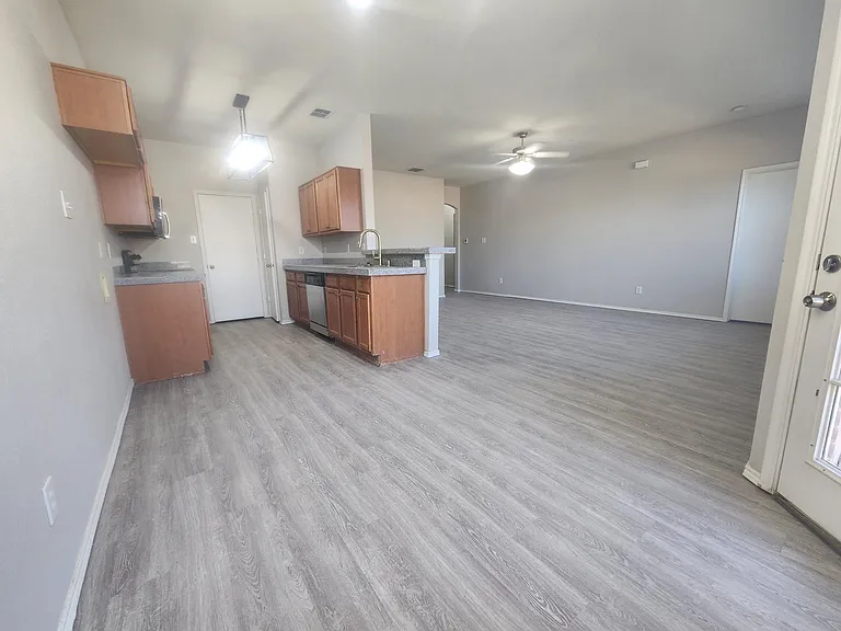 6429 Waterhill Ln — Photo 4