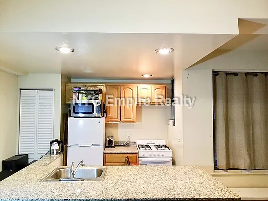 Rented by NYC Empire Realty Inc | media 3