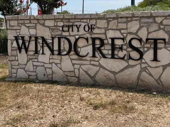 393 FENWICK DR., Windcrest, TX 78239