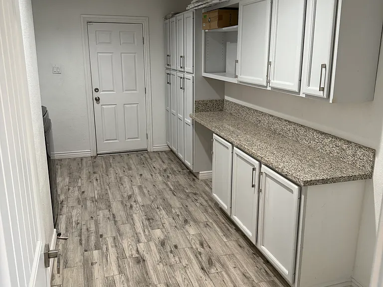 5304 W Beck Ln — Photo 2