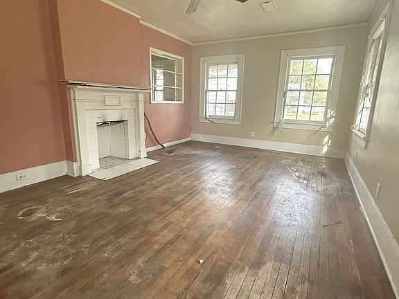 3rd image of 2039 Amos St