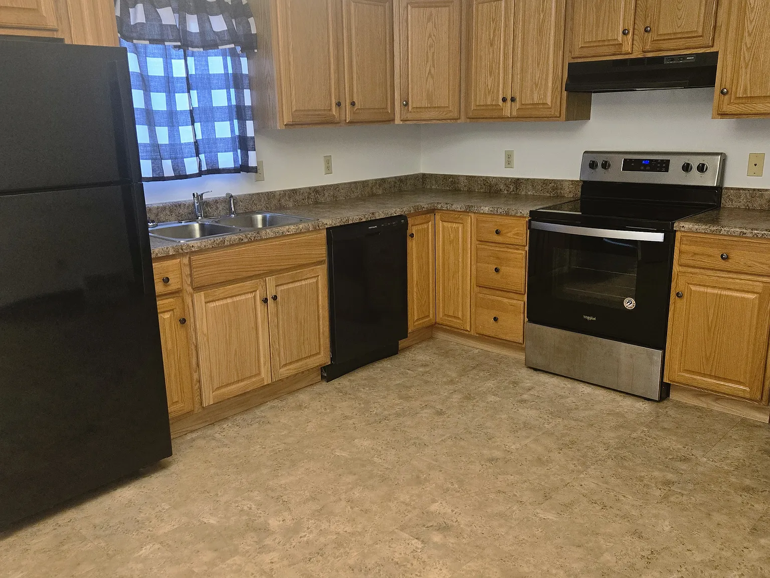 2 bed, 1.5 bath, 1100 sqft, $1,200 — Photo 3