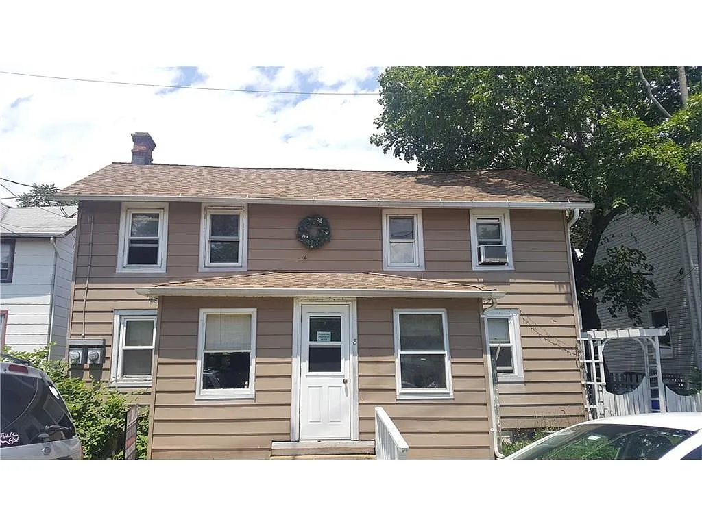 8 E Church St photo 1