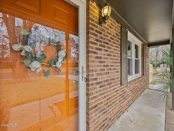 4th image of 131 Meadowood Drive