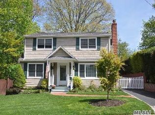 36 Willow Ave, Huntington, NY 11743