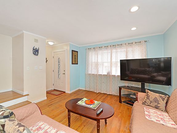 5th image of 32 Abingdon Ct
