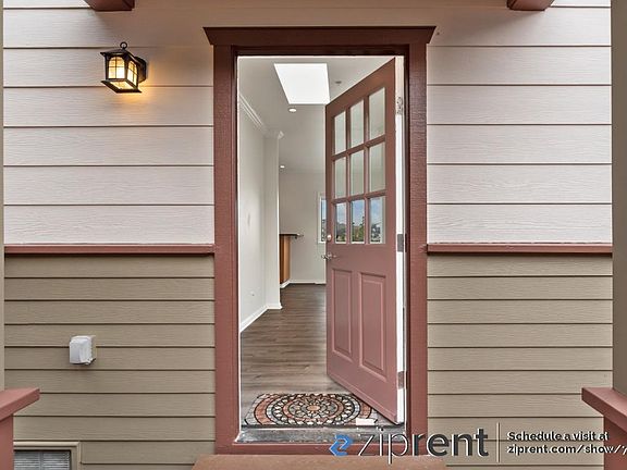 4th image of 450 Oriente St