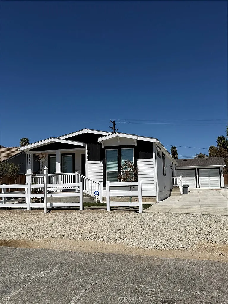 3 bed, 1600 sqft, $3,300 — Photo 2