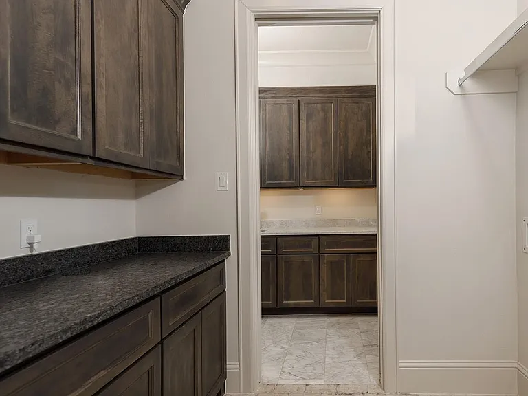 2503 Lake Front Cir — Photo 14