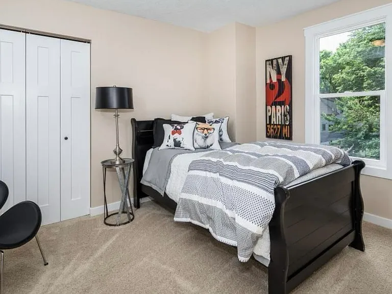 2401 University Ave NE — Photo 15