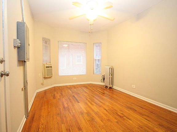 3rd image of 1342 W Argyle St APT 3N