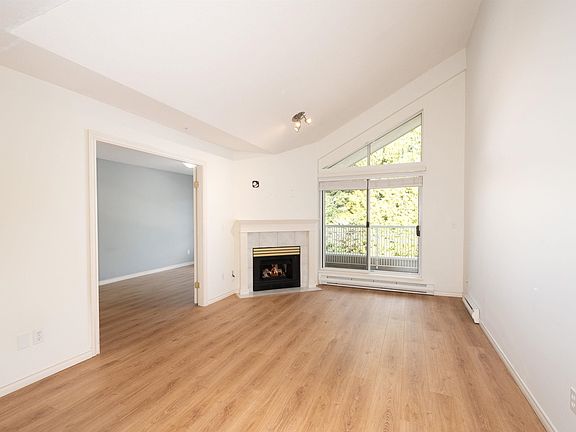 3rd image of 15272 20th Ave #311