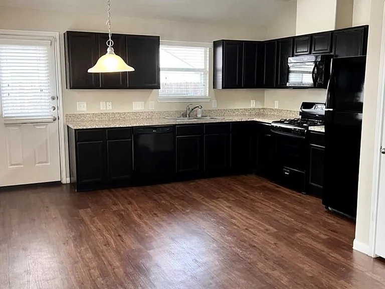 3415 Maris Way — Photo 9