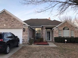5527 Greenwich Dr, Arlington, TX 76018