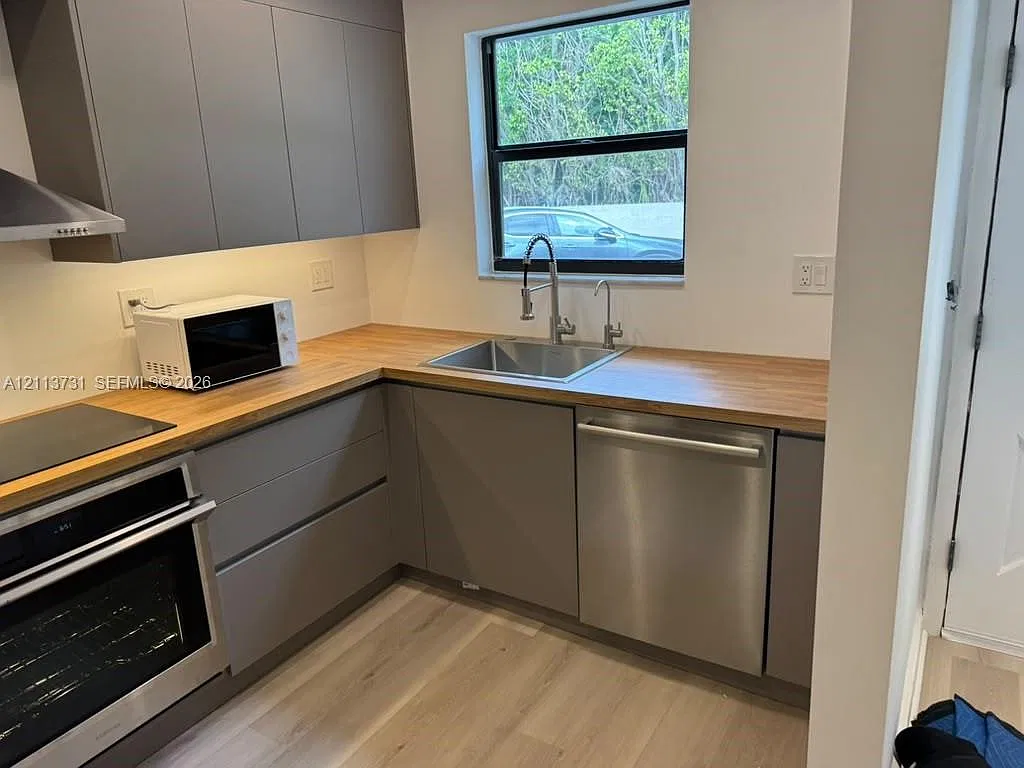 Harbour Club Villas Condo — Photo 4