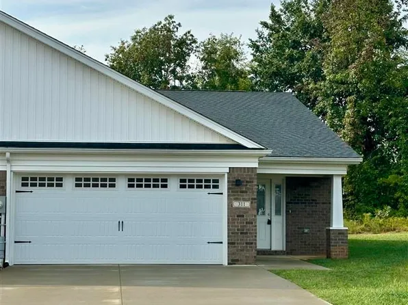 311 Breckinridge Cir, Vine Grove, KY 40175