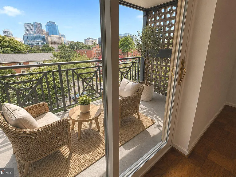 4800 Chevy Chase Dr #404 — Photo 9