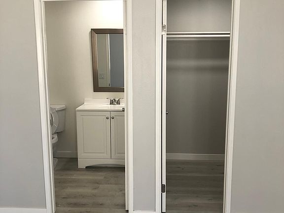 Bathroom & Closet en suite Master Bedroom