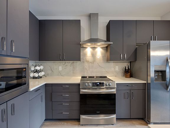 3rd image of 303 31st Ave N #403