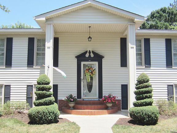 3rd image of 560 Tamworth Dr