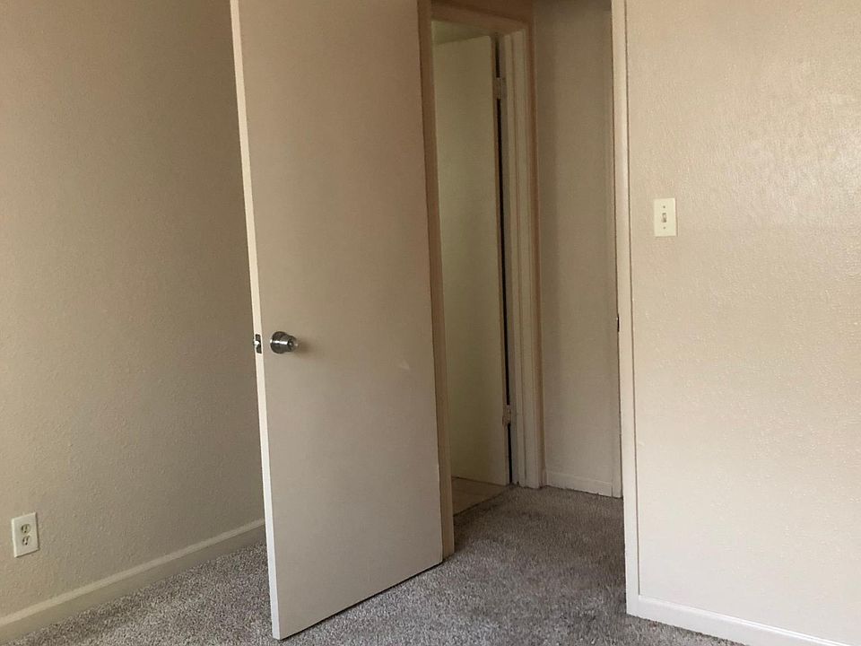 1st image of 924 Lawton Ave APT B
