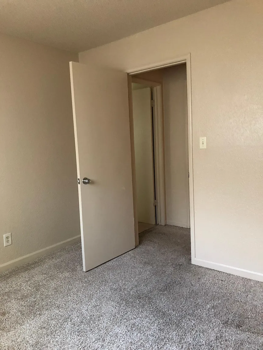 924 Lawton Ave APT B photo 1