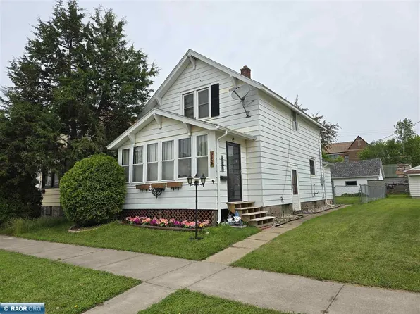 224 6th St SW, Chisholm, MN 55719