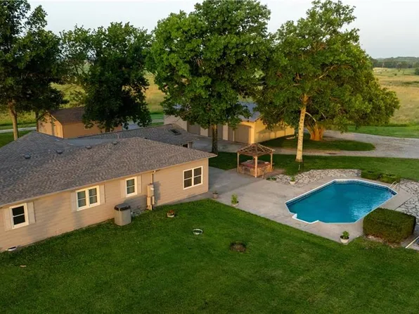 38210 Osawatomie Rd, Osawatomie, KS 66064