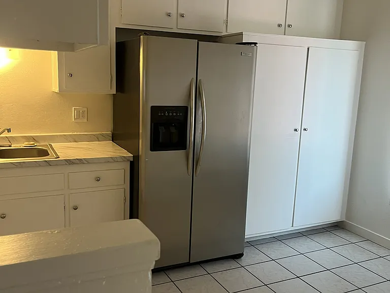 318 N Kodiak St #C — Photo 2