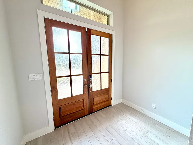 3810 Rutledge Dr — Photo 2