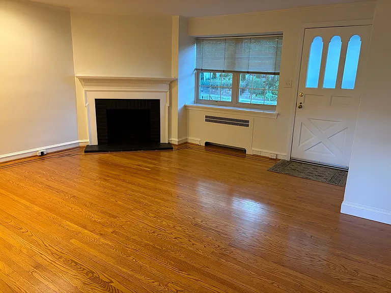 246 Stoneway Ln — Photo 2