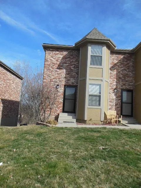 2 bed, 1.5 bath, 1021 sqft, $1,375 — Photo 1