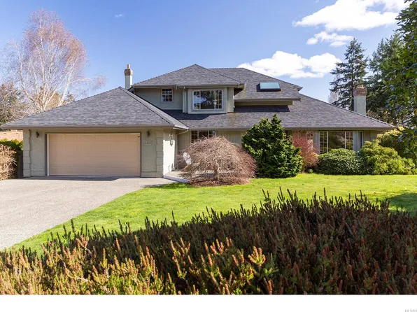 5047 Benton Ct, Saanich, BC V8Y 2Z5