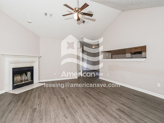 706979_003_living_room_14282680.jpg