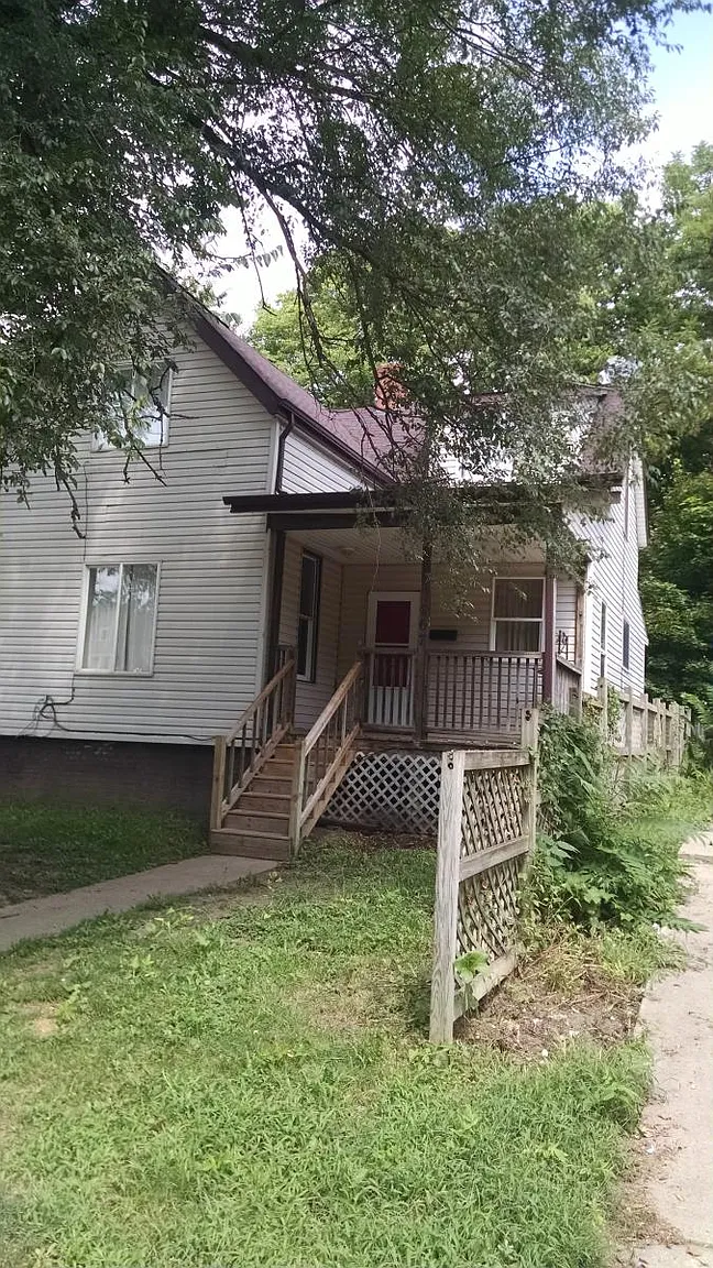 607 W Columbia Ter photo 1