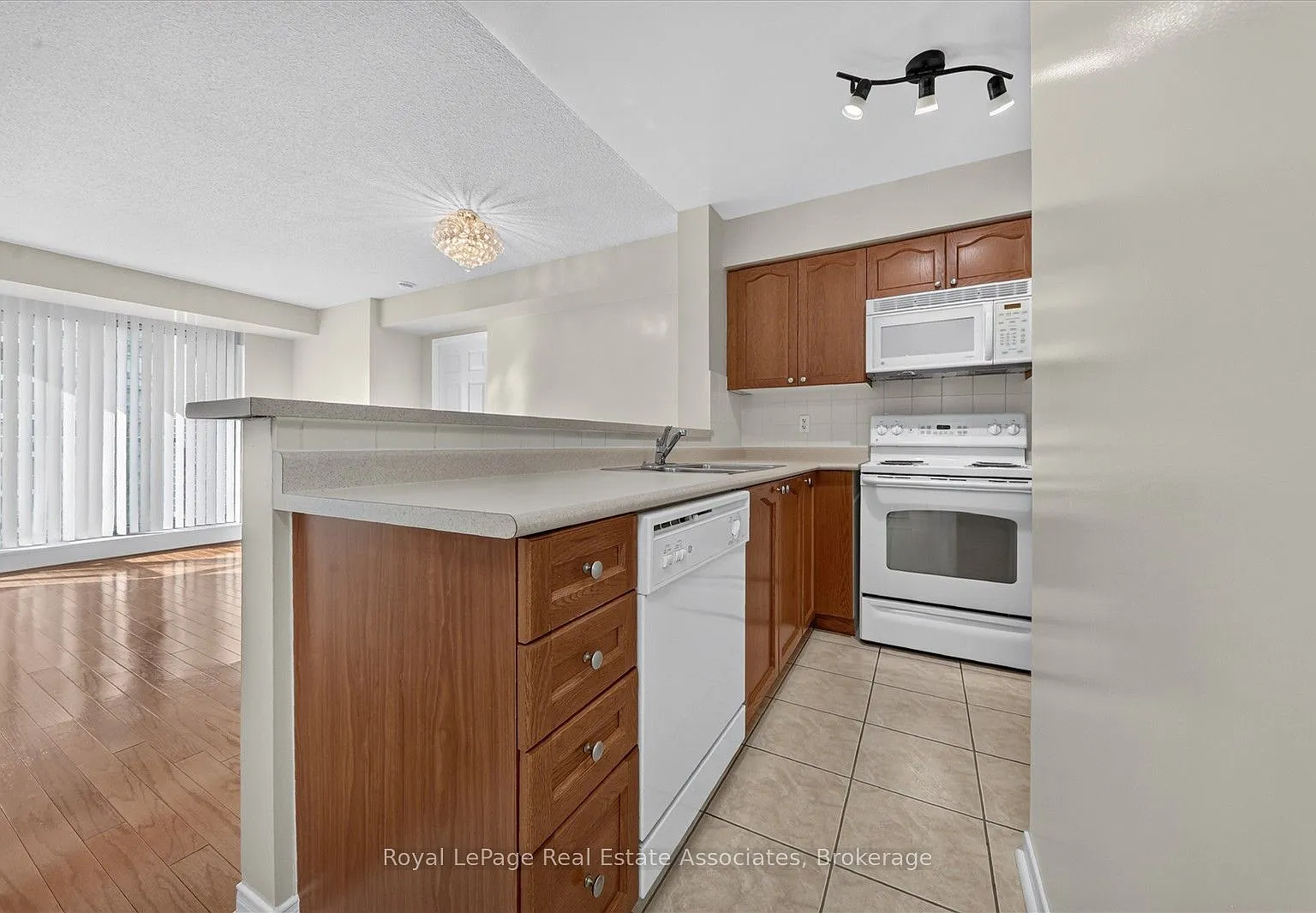 2 bed, $2,950 — Photo 2
