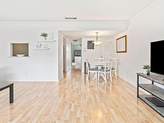 5th image of 318 Lake Marina Ave APT 225