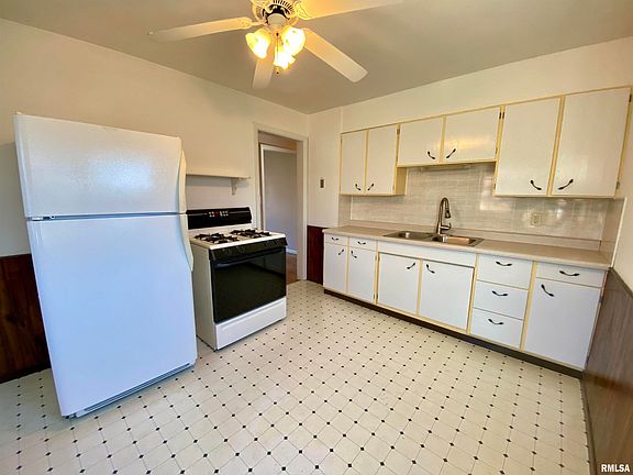 5th image of 2803 N Victoria Ave