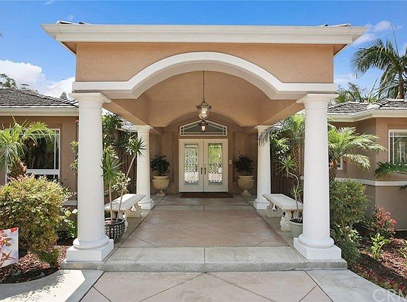 4th image of 160 S Cerro Vista Way