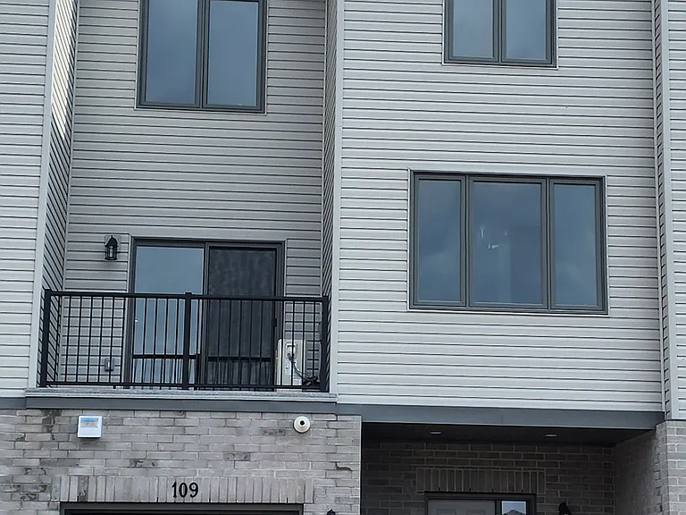 109 Buchanan Ave — Photo 1