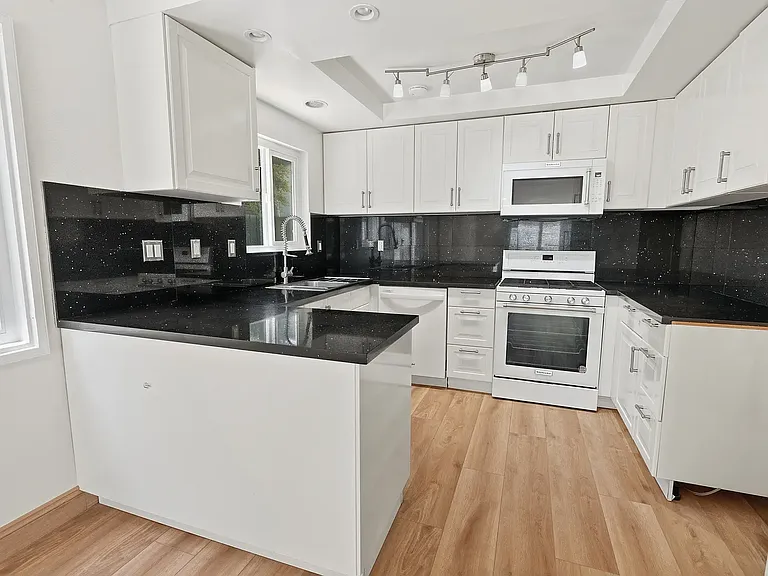 14433 Dickens St #25 — Photo 16