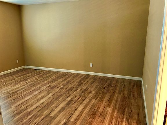 5th image of 64 Leo Ln