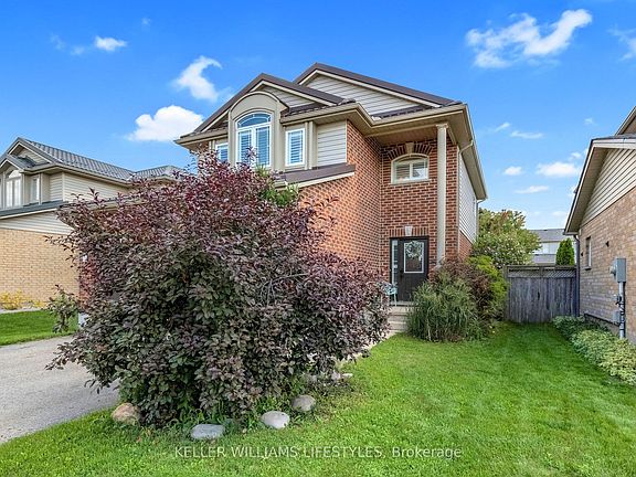 3rd image of 1726 Ennismore Cres