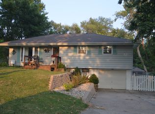 406 SW 23rd St, Blue Springs, MO 64015