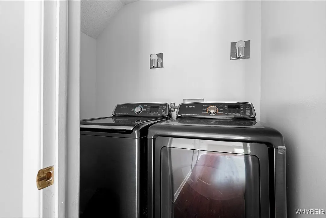 305 Linwood Ave — Photo 3