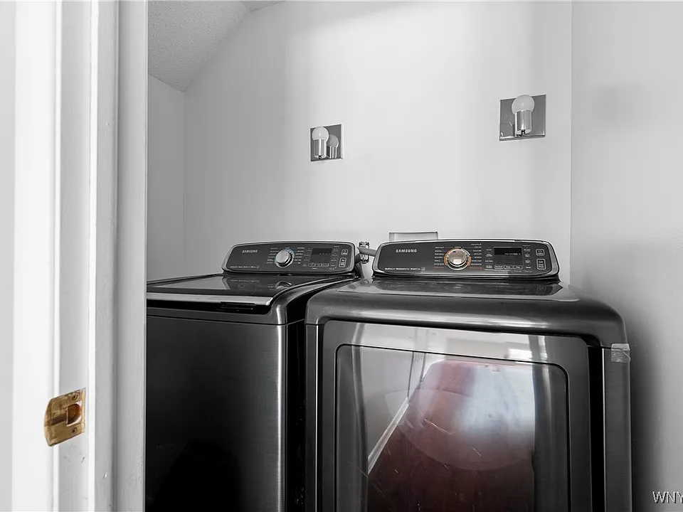 In-unit washer/dryer