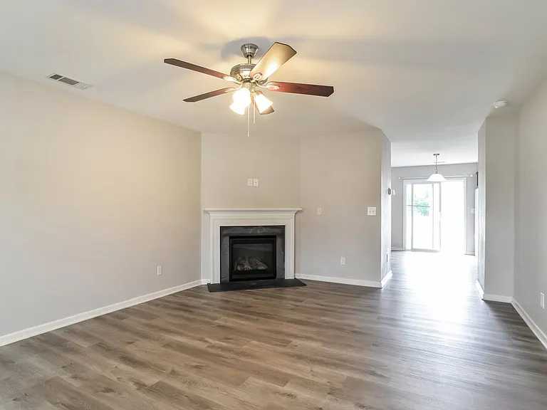 3031 Crabapple Ln — Photo 5