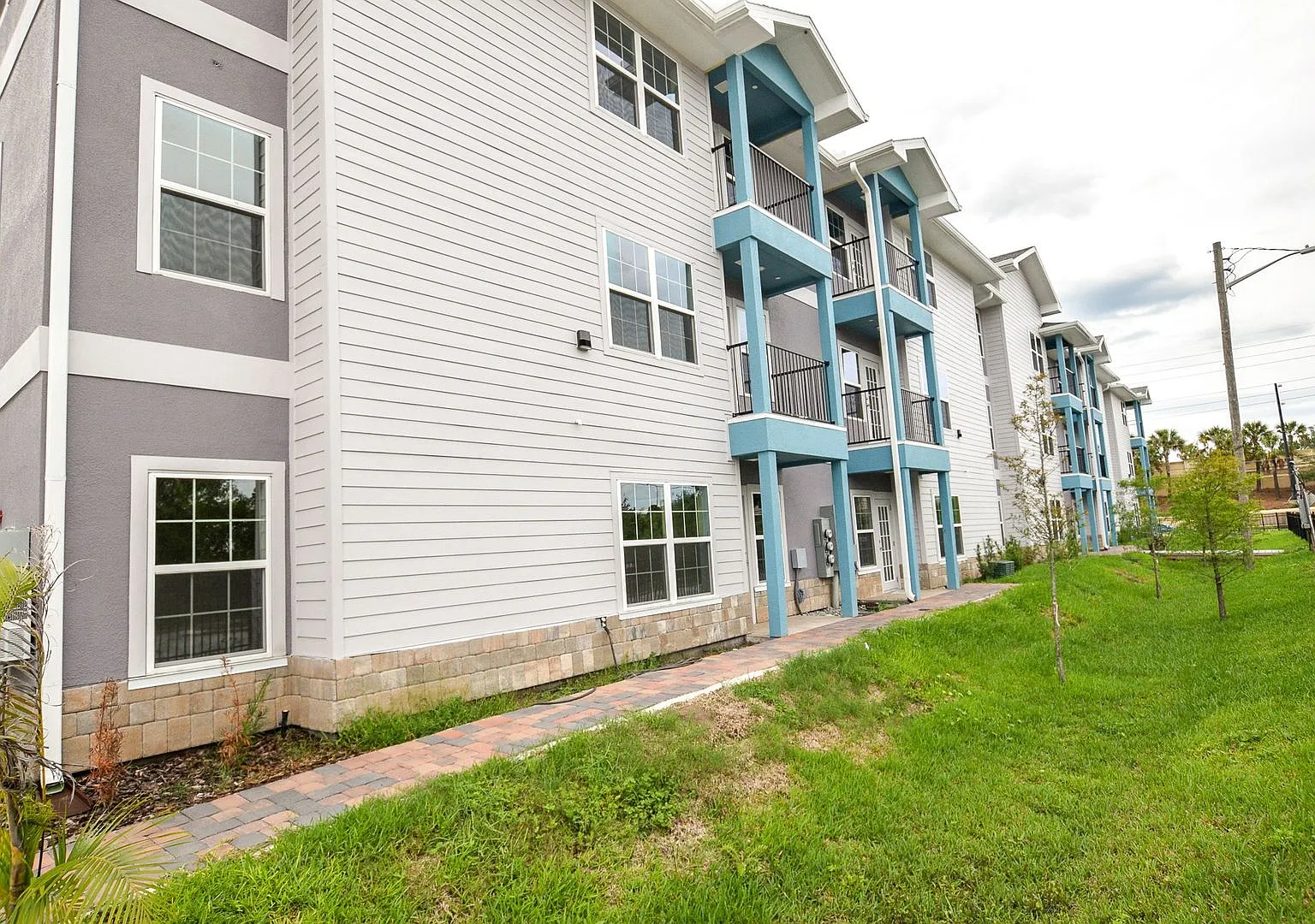 The Villages at Lake Underhill — Photo 4