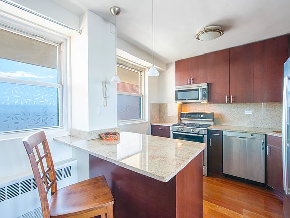 3rd image of 5800 Arlington Ave APT 18L