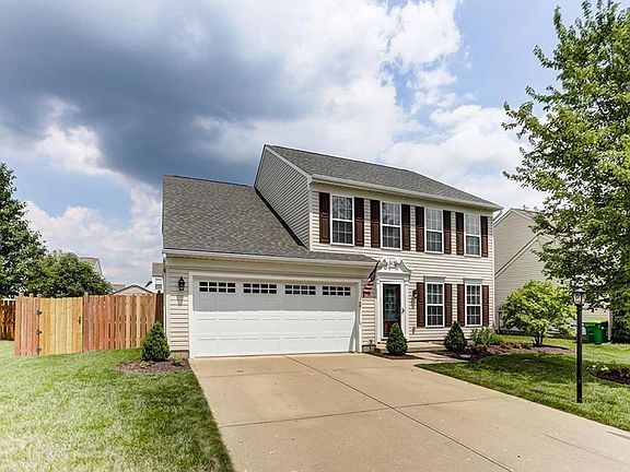 3rd image of 2437 Featherston Dr